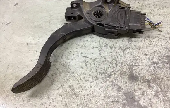 Volvo V70 Accelerator throttle pedal 6G929F836AD 6PV00922000