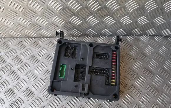 Volkswagen Sharan Fuse module 7m0962258f 97vw14b205cb s108145300e