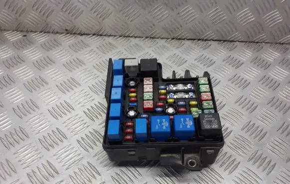 KIA Ceed Fuse box cover 
