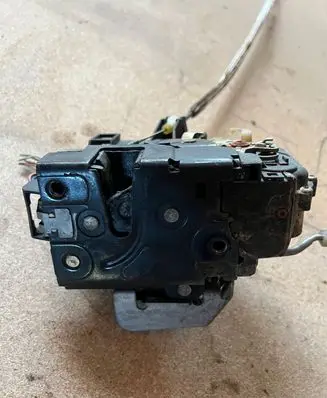 Audi A6 S6 C5 4B Front door lock W47UK7H5A6