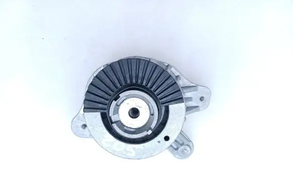 Mercedes-Benz C W205 Engine mount bracket A2052406717