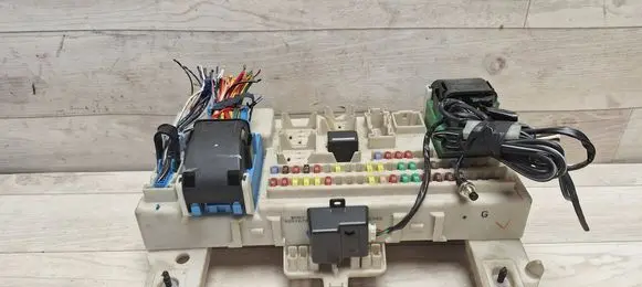 Mazda 3 I Fuse module 