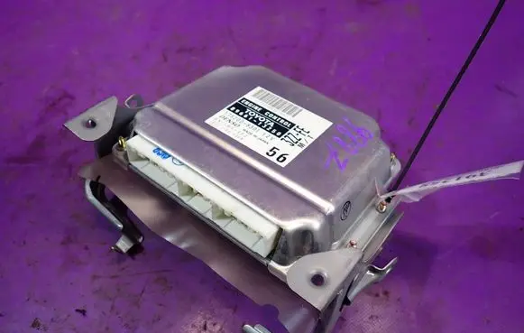 Toyota Corolla E120 E130 Engine control unit/module ECU 8966113250