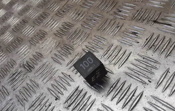 Volkswagen Golf V Other relay V23136J6X45