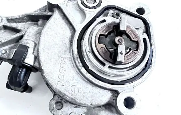 Jaguar XF X250 Vacuum pump CX23209052AA