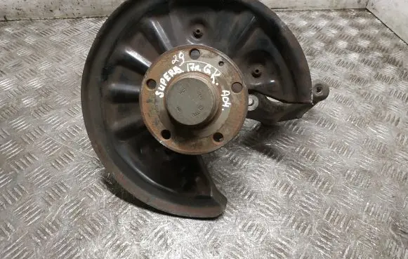 Rear wheel hub