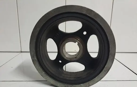 Toyota Avensis T270 Crankshaft pulley 1340830
