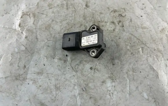 Audi A4 S4 B7 8E 8H Air pressure sensor 038906051C 0281002401
