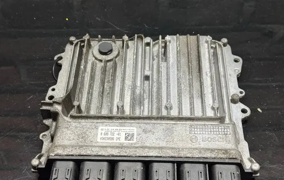 BMW 3 F30 F35 F31 Engine control unit/module ECU 8689722 0261S18458