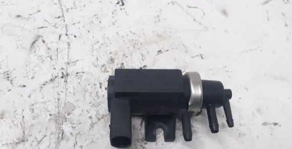 Volkswagen Touareg I Turbo solenoid valve 1J0906627C 72290303