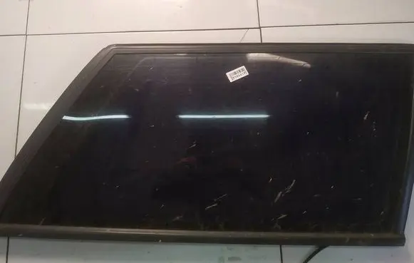 Volkswagen PASSAT B4 Rear side window AS2