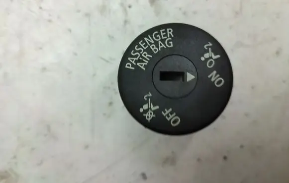 Passenger airbag on/off switch