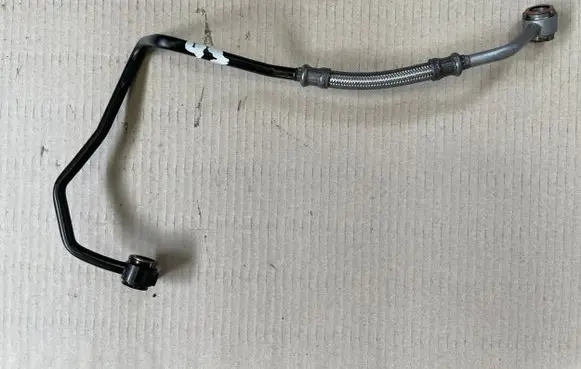 Citroen DS5 Turbo turbocharger oiling pipe/hose 9807659880