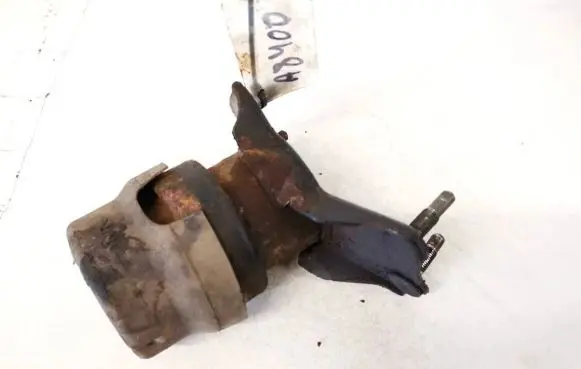 Lexus RX 300 Engine mount bracket