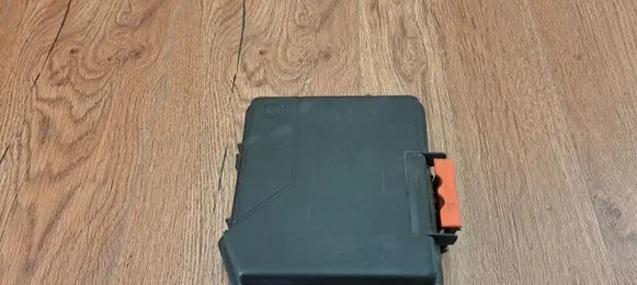 Renault Laguna III Fuse box cover 284C40001R