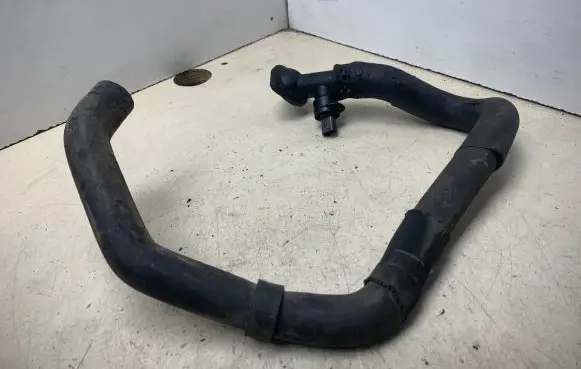Engine coolant pipe/hose