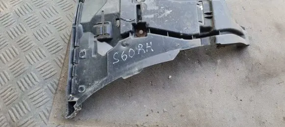 Volvo V70 Front bumper mounting bracket 08693182