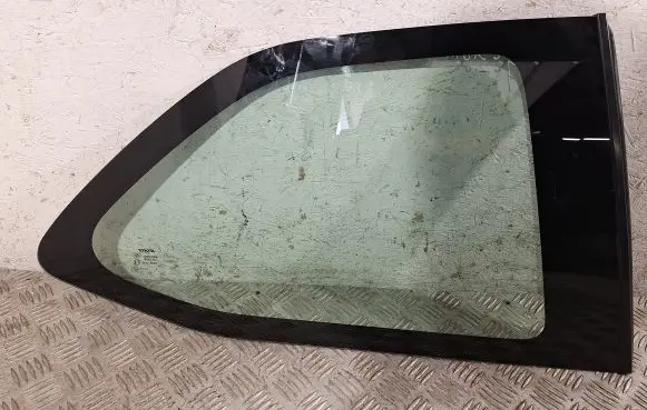 Toyota Auris 150 Rear side window 6271002070