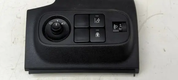 Citroen C3 Wing mirror switch 9812439977