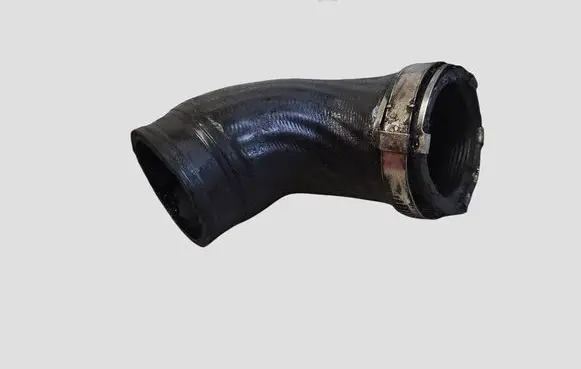 Volkswagen PASSAT B6 Intercooler hose/pipe S3909
