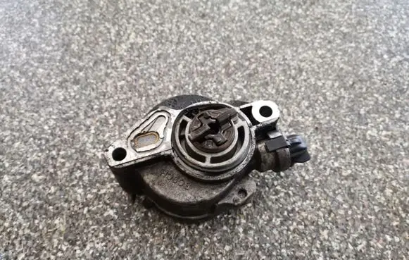 Ford Fiesta Vacuum pump D1562C1
