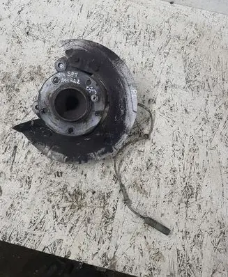 BMW 1 E81 E87 Front wheel hub