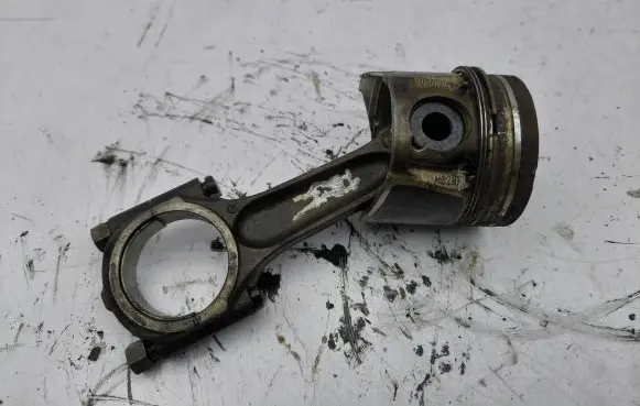 Volvo V50 Piston with connecting rod