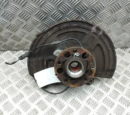 Mercedes-Benz CLA C117 X117 W117 Front wheel hub A2463320200