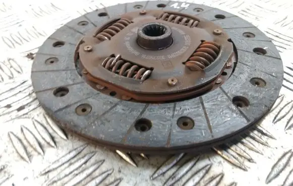 Opel Corsa D Clutch pressure plate 55351731