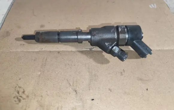 Fuel injector