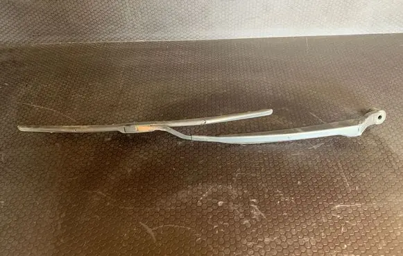 Lexus RX 330 - 350 - 400H Front wiper blade arm