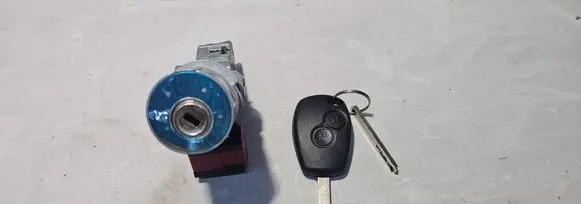 Renault Clio III Ignition lock 8200214168