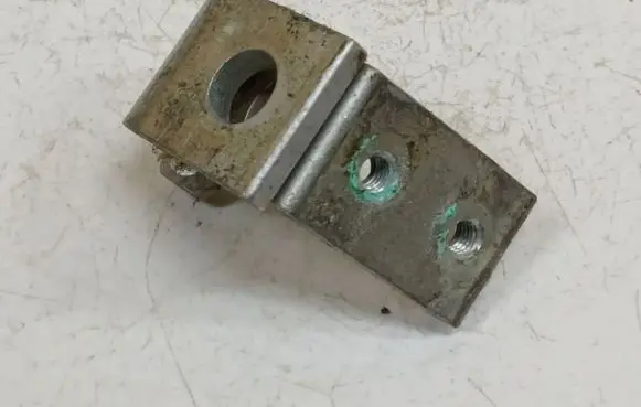 Skoda Octavia Mk2 (1Z) Rear door lower hinge 1Z0833401B