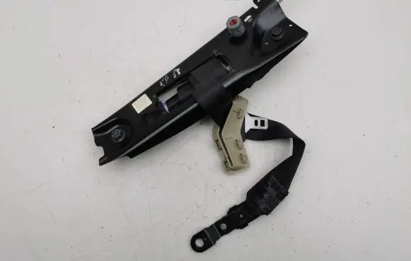 Volvo V70 Front seatbelt 6069365L0E 8590CT2B