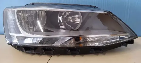 Volkswagen Jetta VI Headlight/headlamp 17502202 17502102