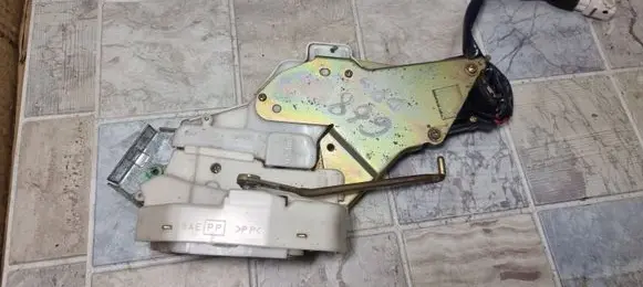 Suzuki Liana Rear door lock