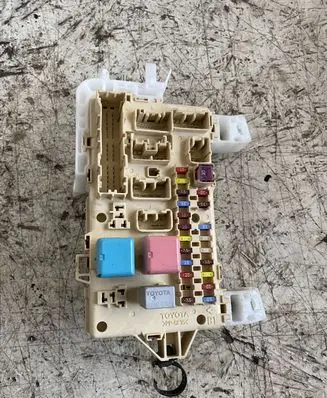 Toyota Corolla Verso AR10 Fuse box set