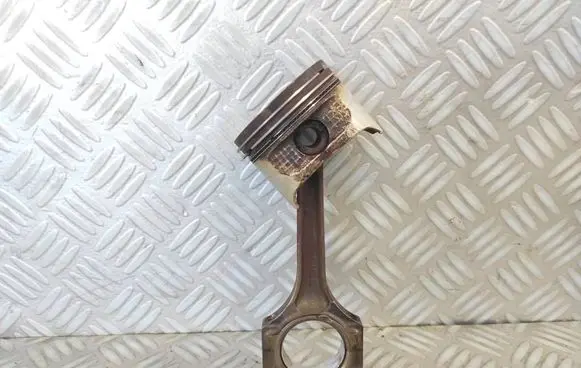 Ford Fiesta Piston with connecting rod