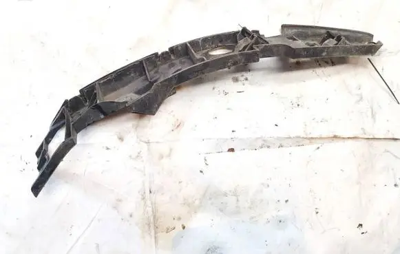 Front bumper mounting bracket