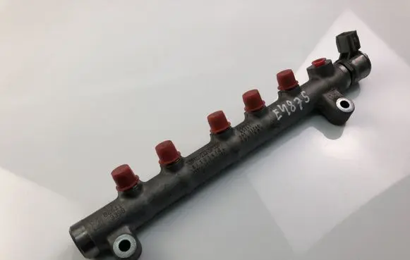 Volvo V60 Fuel injector 31303612