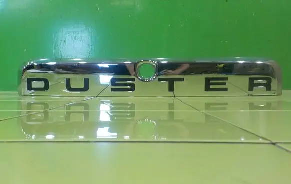 Dacia Duster Rear light center trim bar blend 