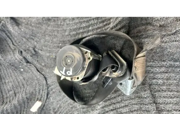 Opel Zafira B Rear seatbelt 