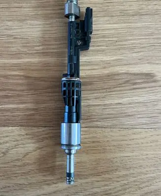 BMW 3 E90 E91 Fuel injector 7568607 13647568607 0261500063