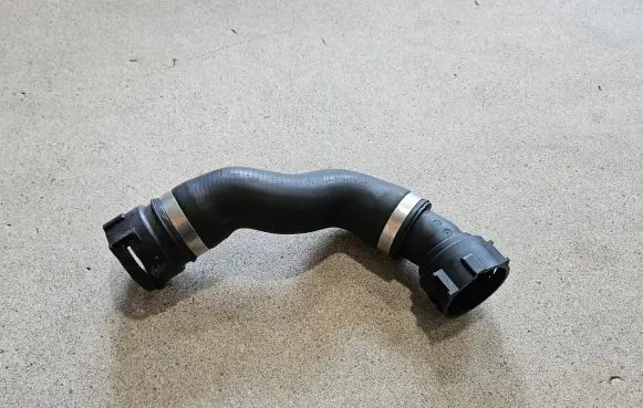 BMW 6 F12 F13 Engine coolant pipe/hose 8511928