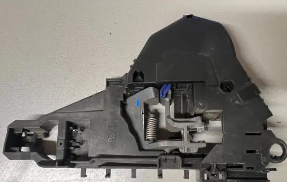 Mercedes-Benz B W245 Front door exterior handle/bracket A1697600134 ET00969TH