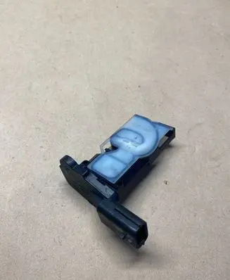 Dacia Duster II Mass air flow meter 226802715R H8201680522