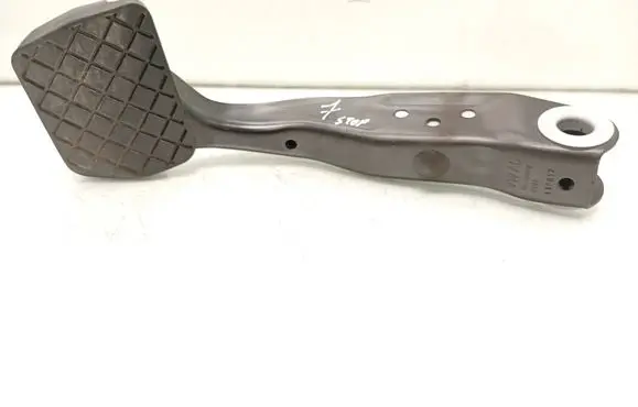 Volkswagen PASSAT B8 Brake pedal 110817