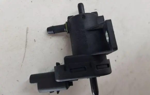 Citroen DS5 Turbo solenoid valve 9665558580