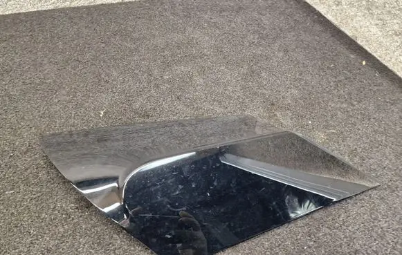 Rear fender molding trim