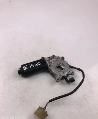 Hyundai Lantra II Front door window regulator motor 9881033000